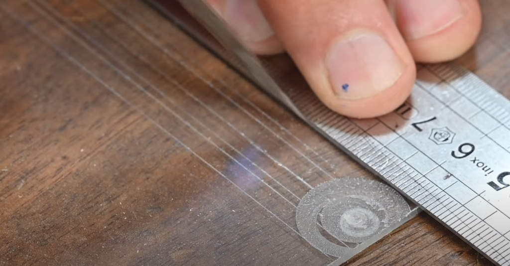 Fabriquer un gabarit en Plexiglas pour faciliter l'utilisation de la  défonceuse